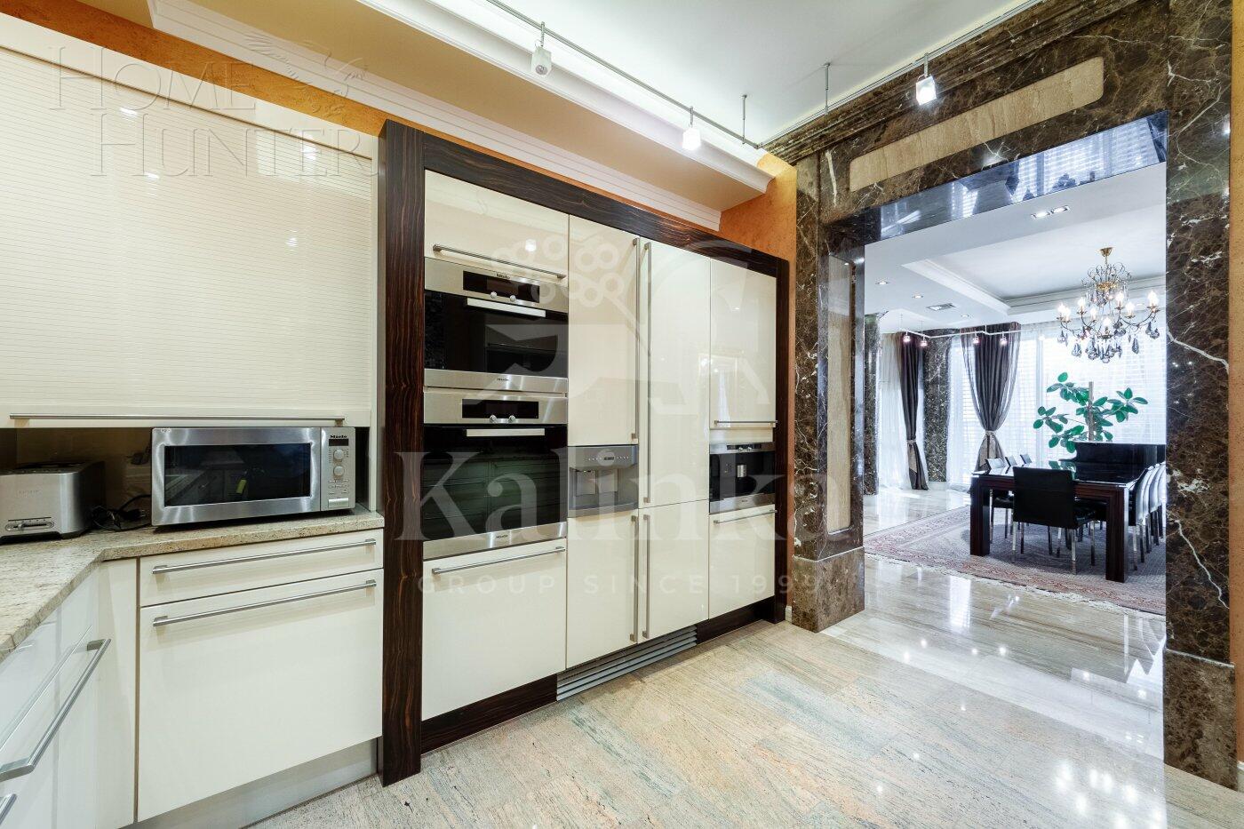 4-этажный таунхаус 500 м² с отделкой