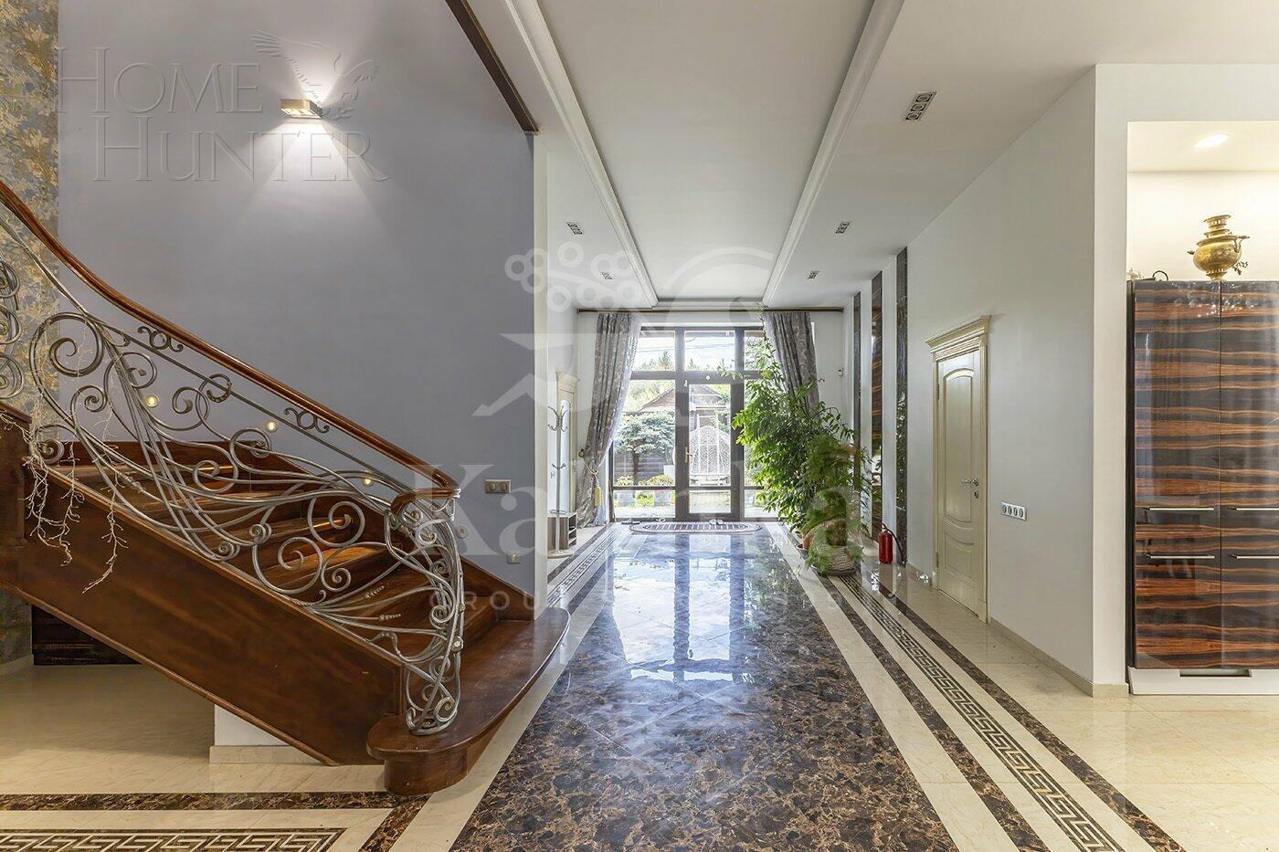 2-этажный коттедж 500 м² с отделкой