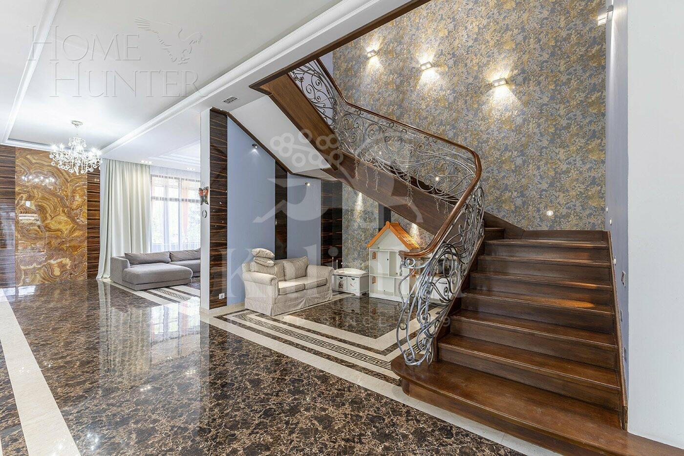 2-этажный коттедж 500 м² с отделкой