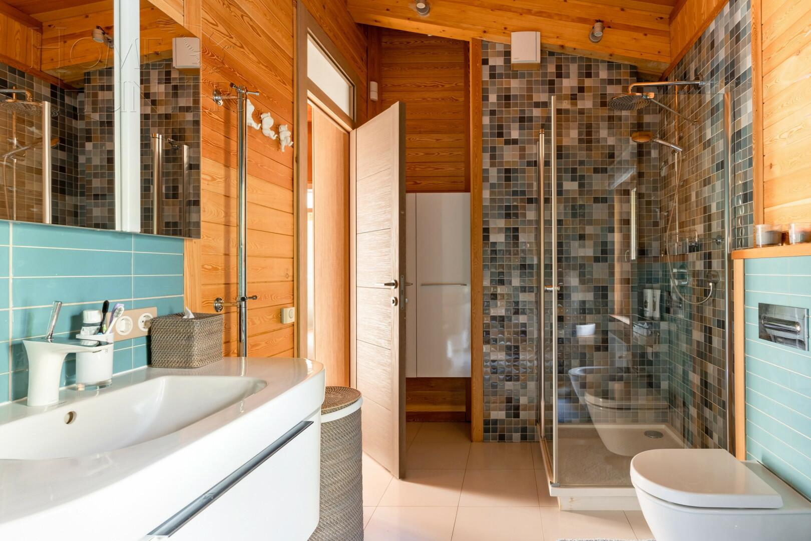 3-этажный коттедж 355 м² с отделкой