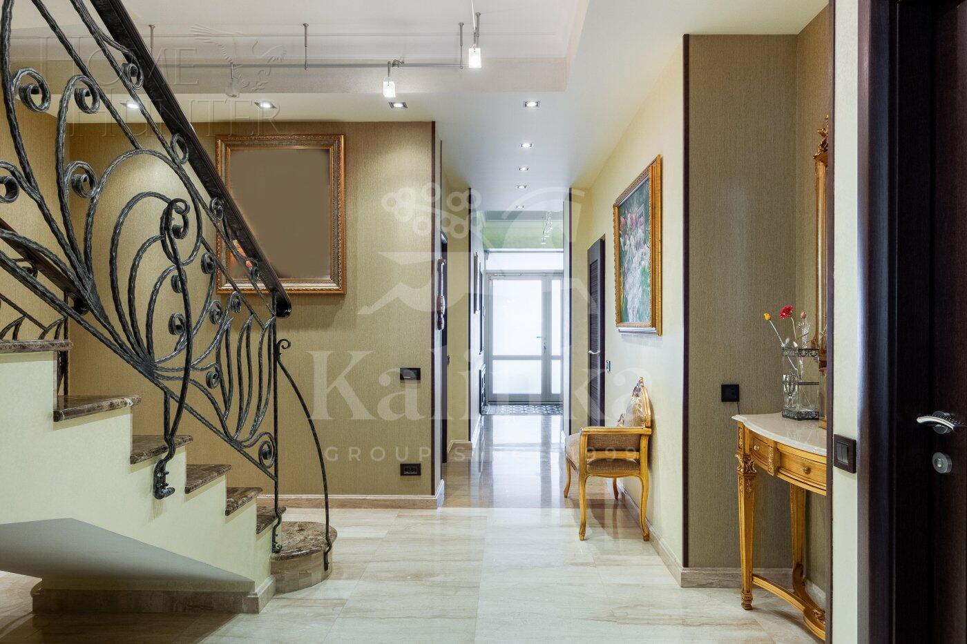 4-этажный таунхаус 500 м² с отделкой