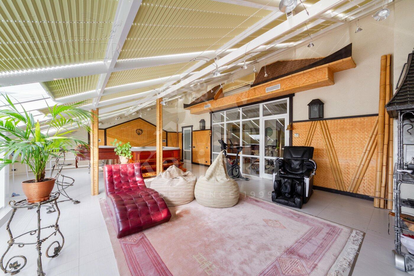 4-этажный таунхаус 500 м² с отделкой