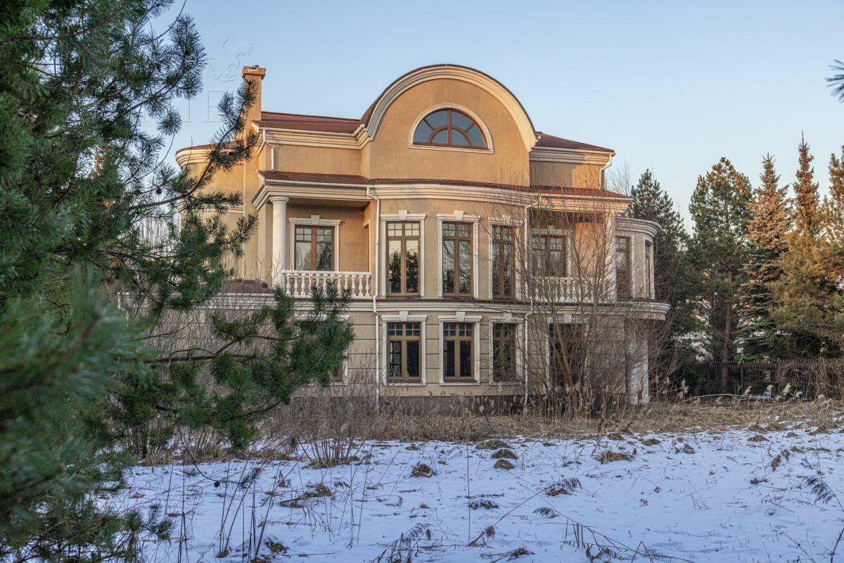 2-этажный коттедж 600 м² без отделки