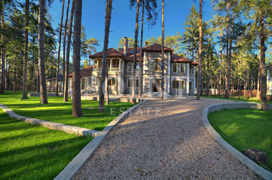 2-этажный коттедж 1 010 м² без отделки