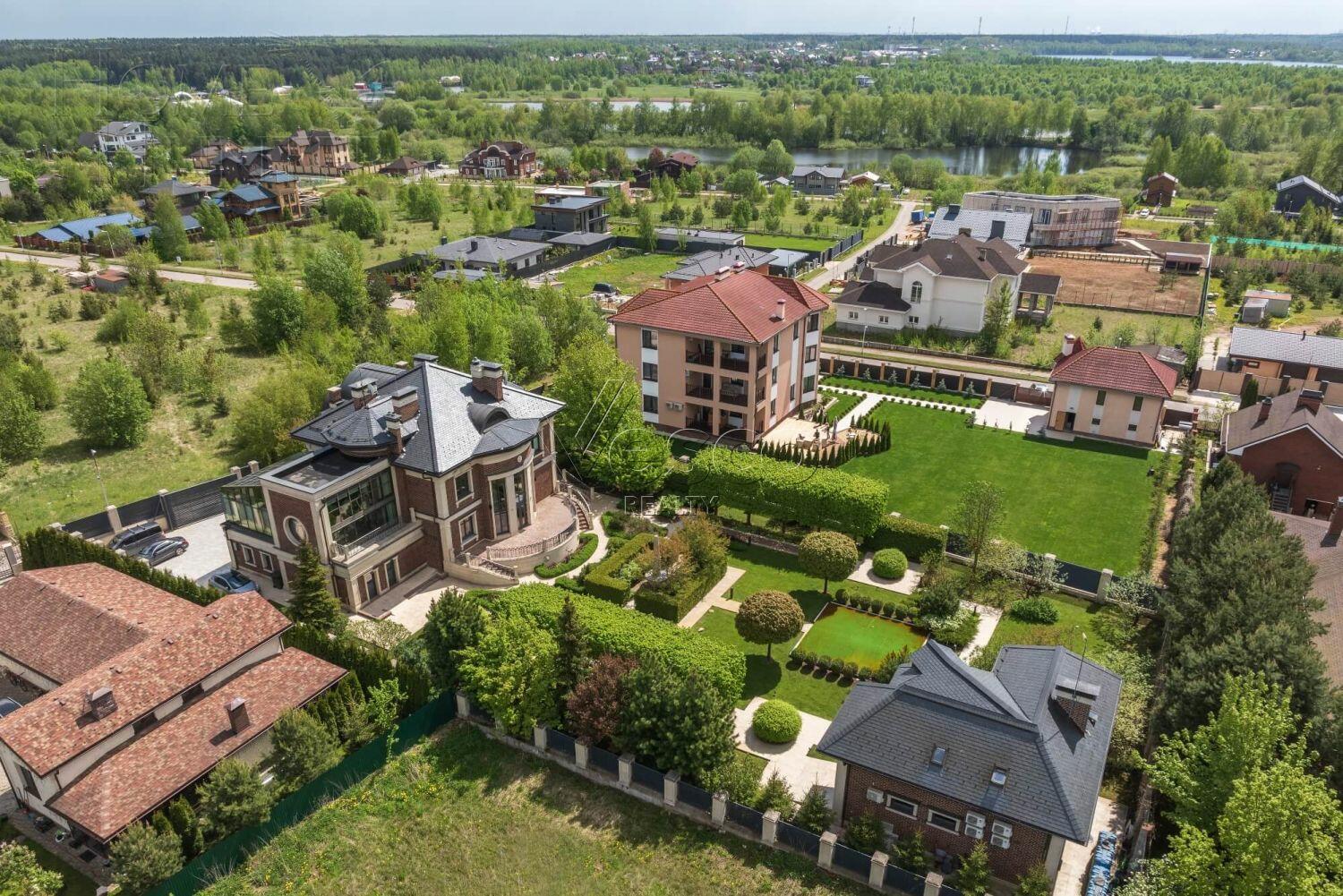 2-этажный коттедж 560 м² с отделкой