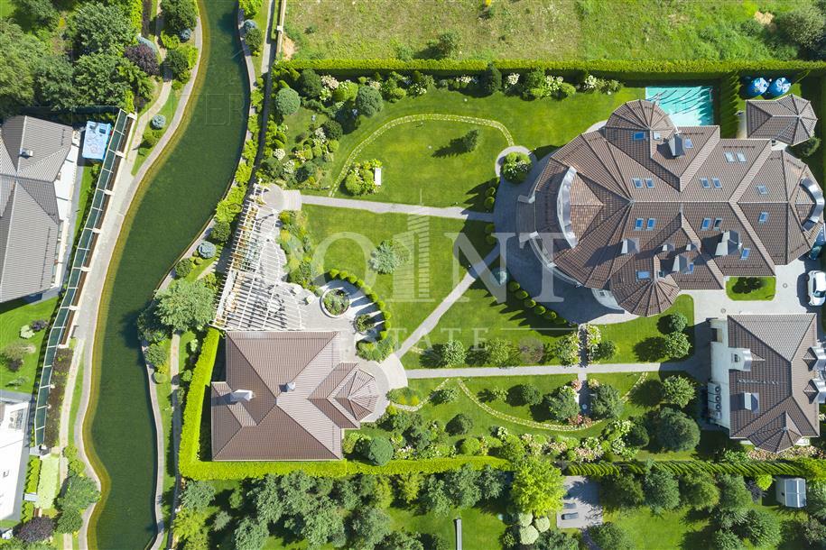 2-этажный коттедж 1 060 м² с отделкой