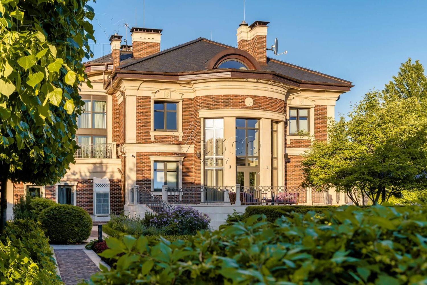 2-этажный коттедж 560 м² с отделкой