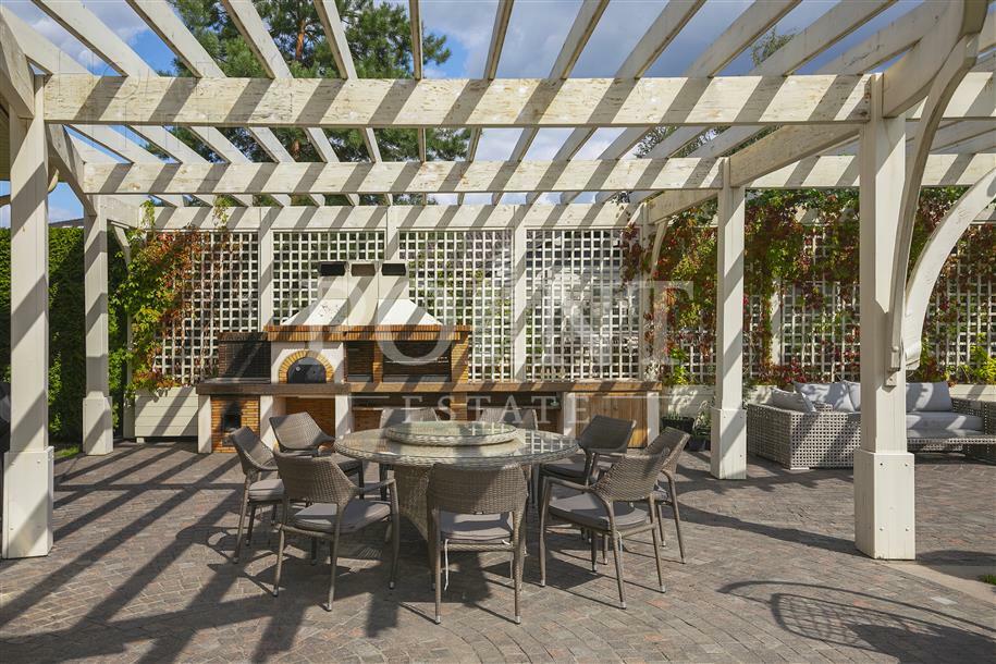 2-этажный коттедж 1 060 м² с отделкой