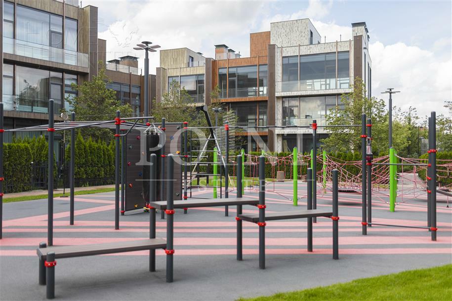 3-этажный таунхаус 240 м² без отделки