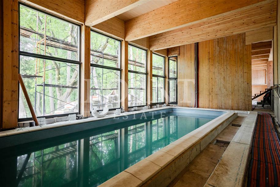 2-этажный коттедж 1 050 м² без отделки