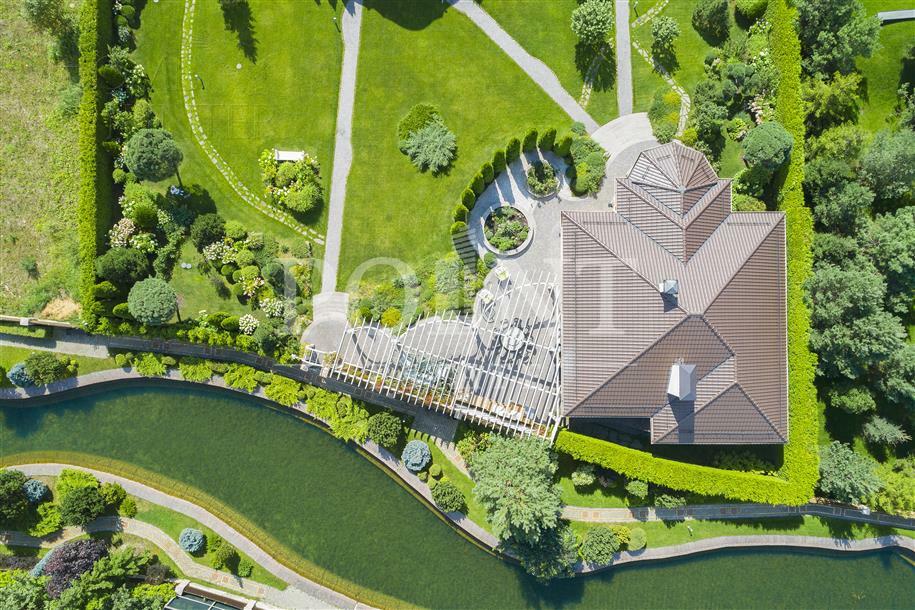 2-этажный коттедж 1 060 м² с отделкой