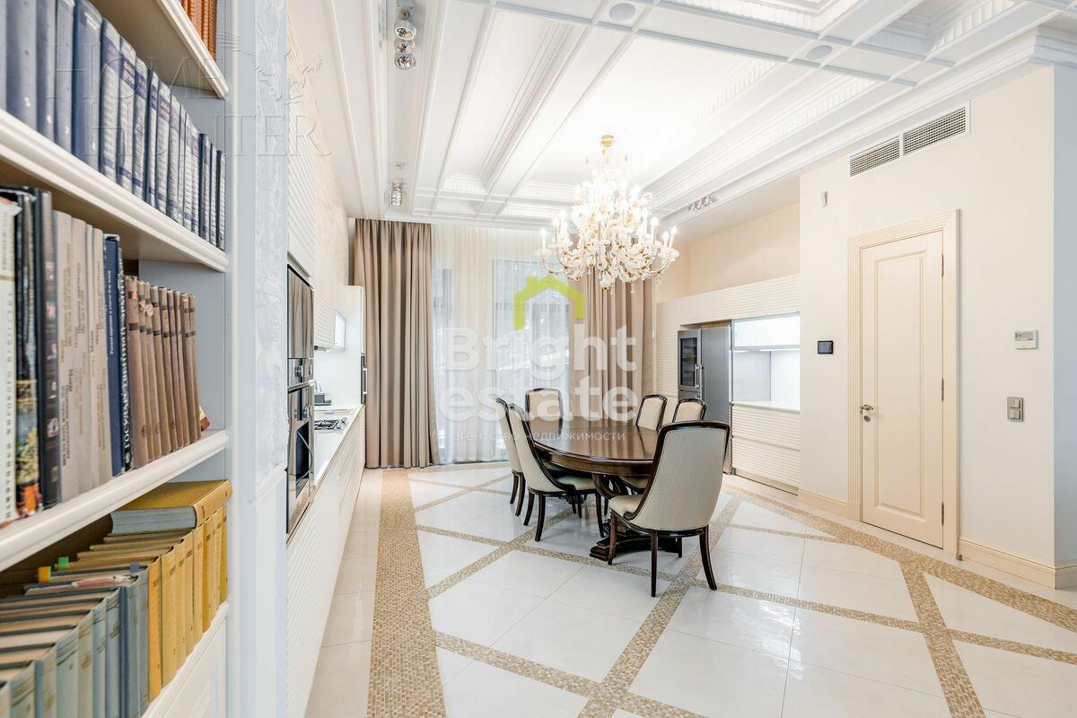 3-этажный таунхаус 340 м² с отделкой