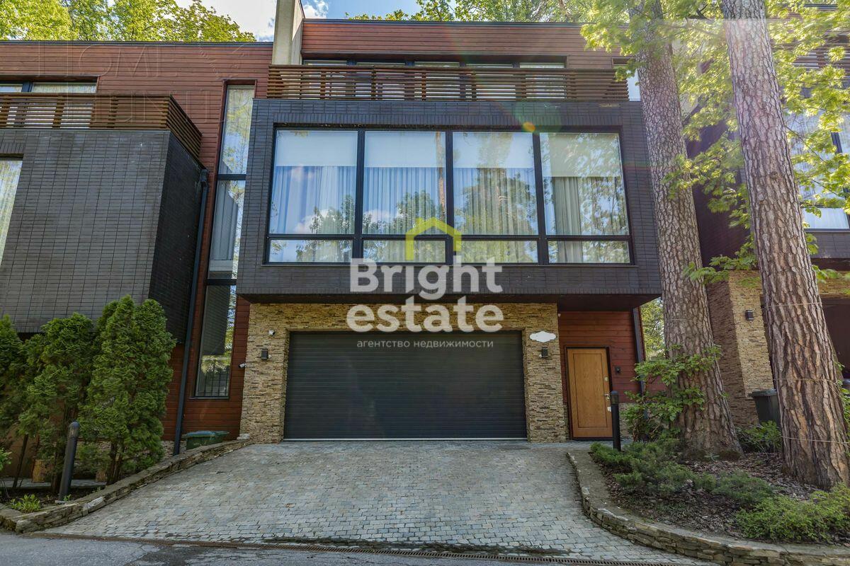 3-этажный таунхаус 340 м² с отделкой