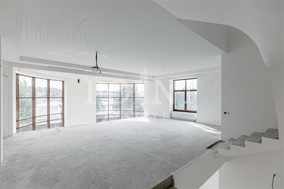 3-этажный коттедж 680 м² без отделки