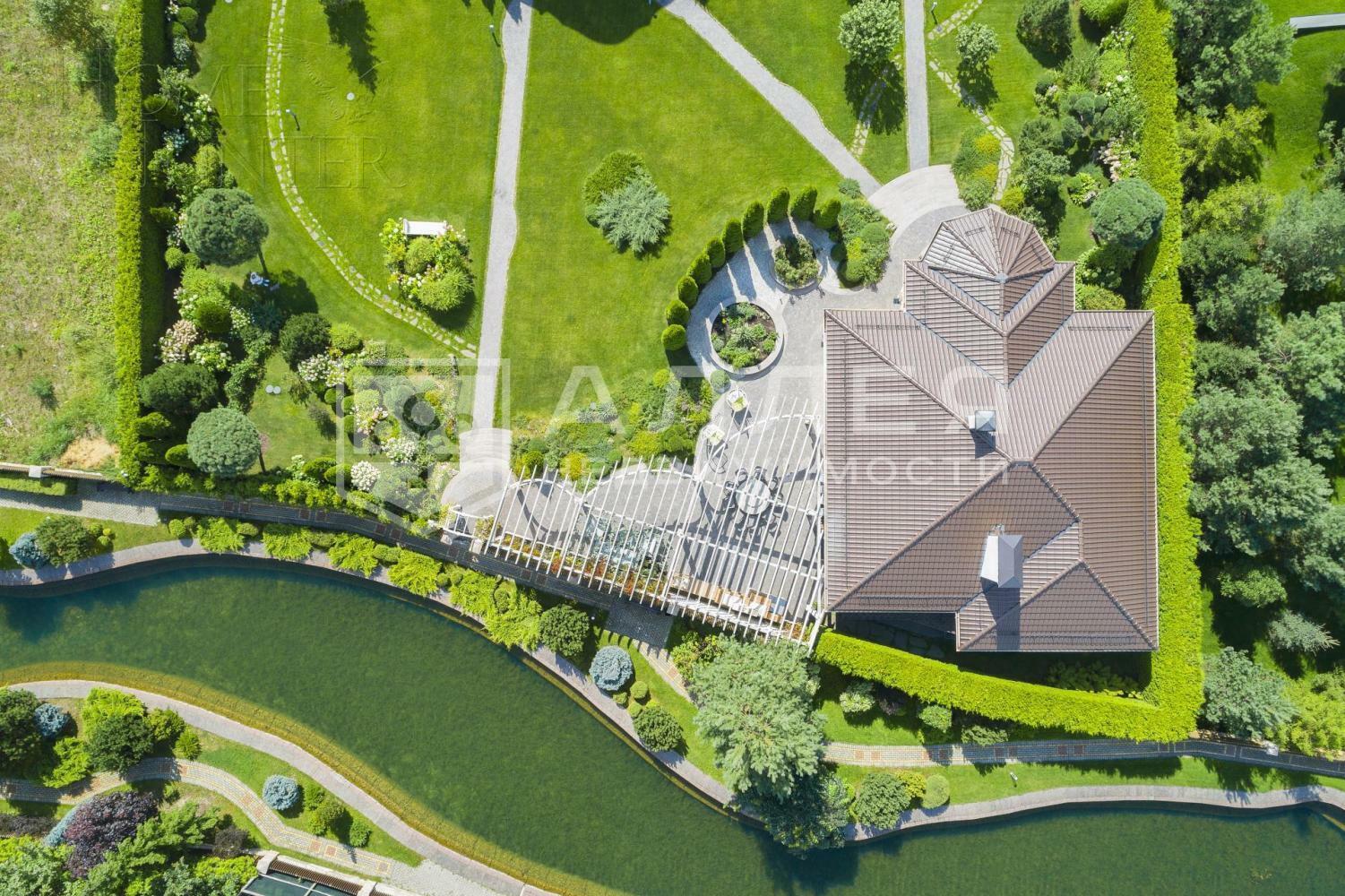 2-этажный коттедж 1 060 м² с отделкой