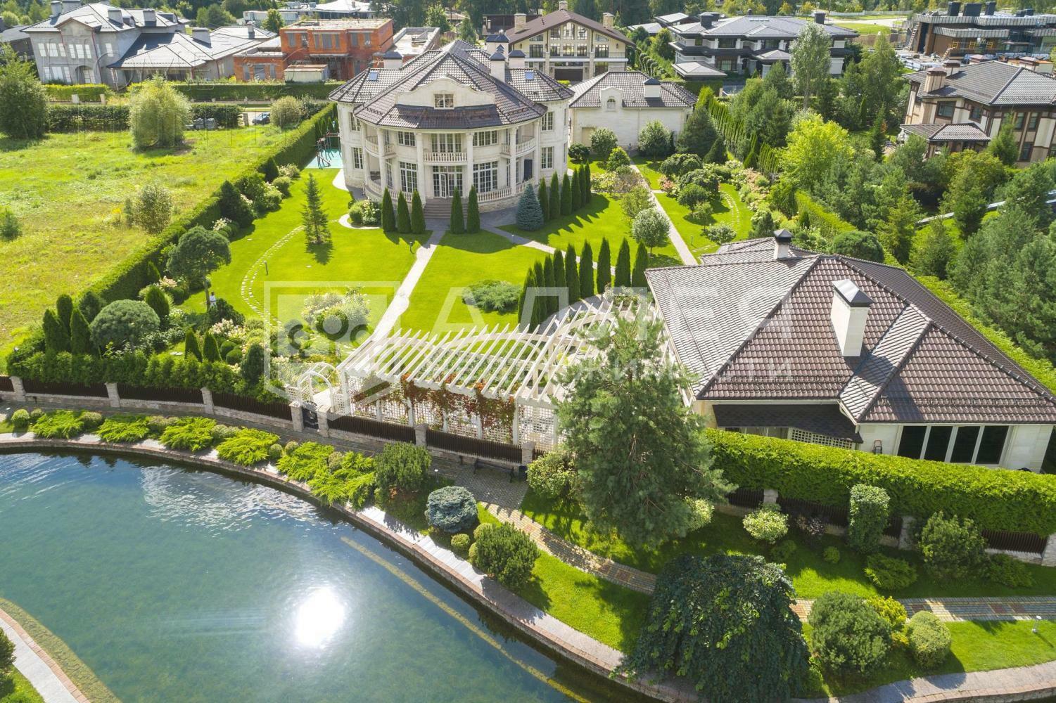 2-этажный коттедж 1 060 м² с отделкой