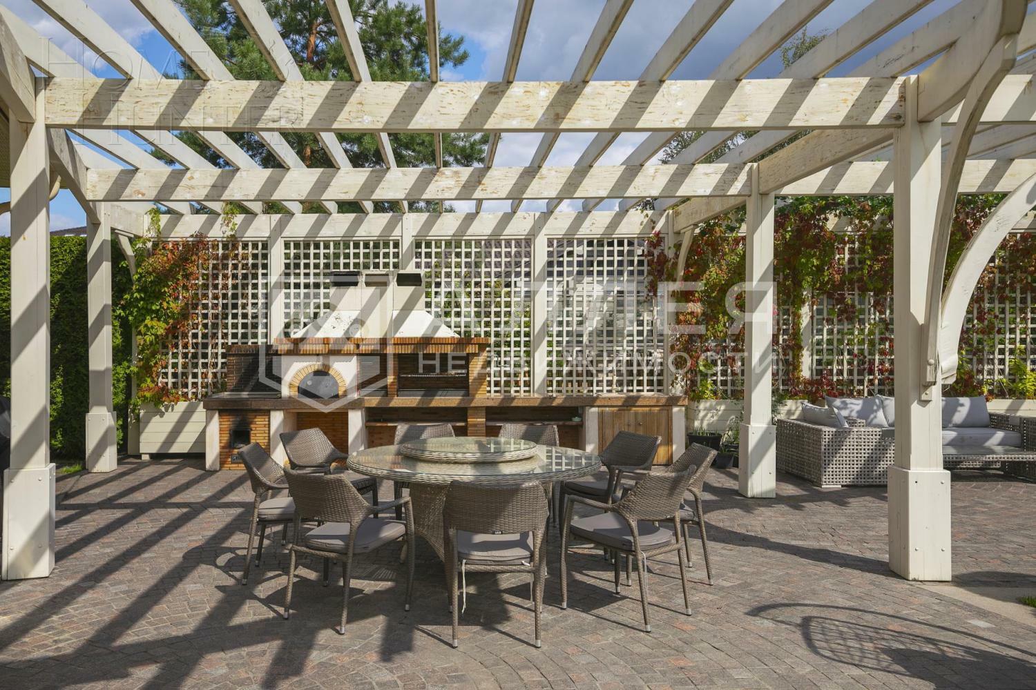 2-этажный коттедж 1 060 м² с отделкой