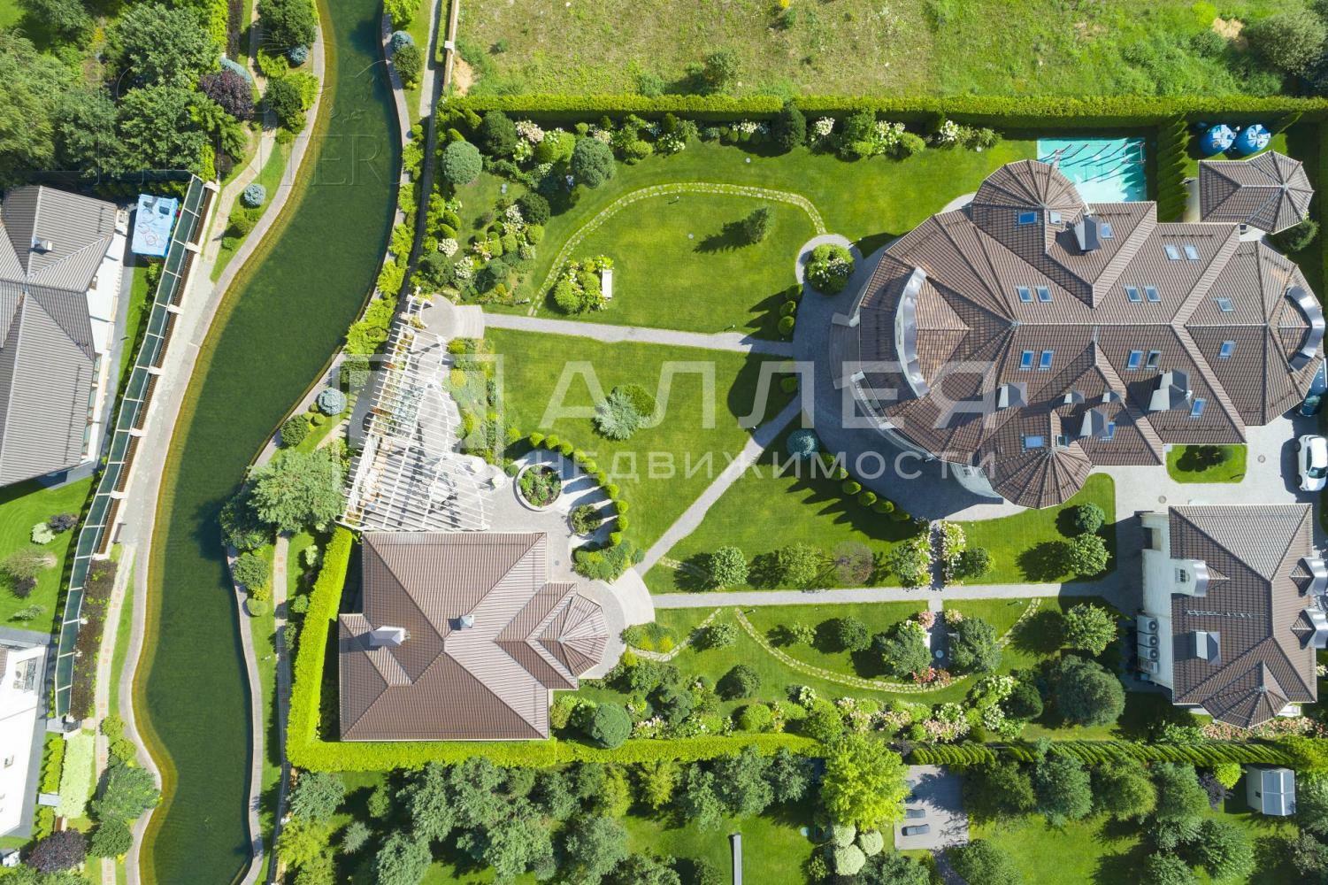 2-этажный коттедж 1 060 м² с отделкой