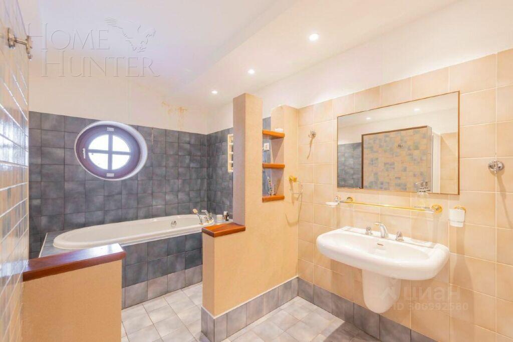 3-этажный коттедж 637 м² с отделкой