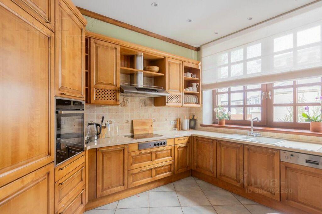 3-этажный коттедж 637 м² с отделкой