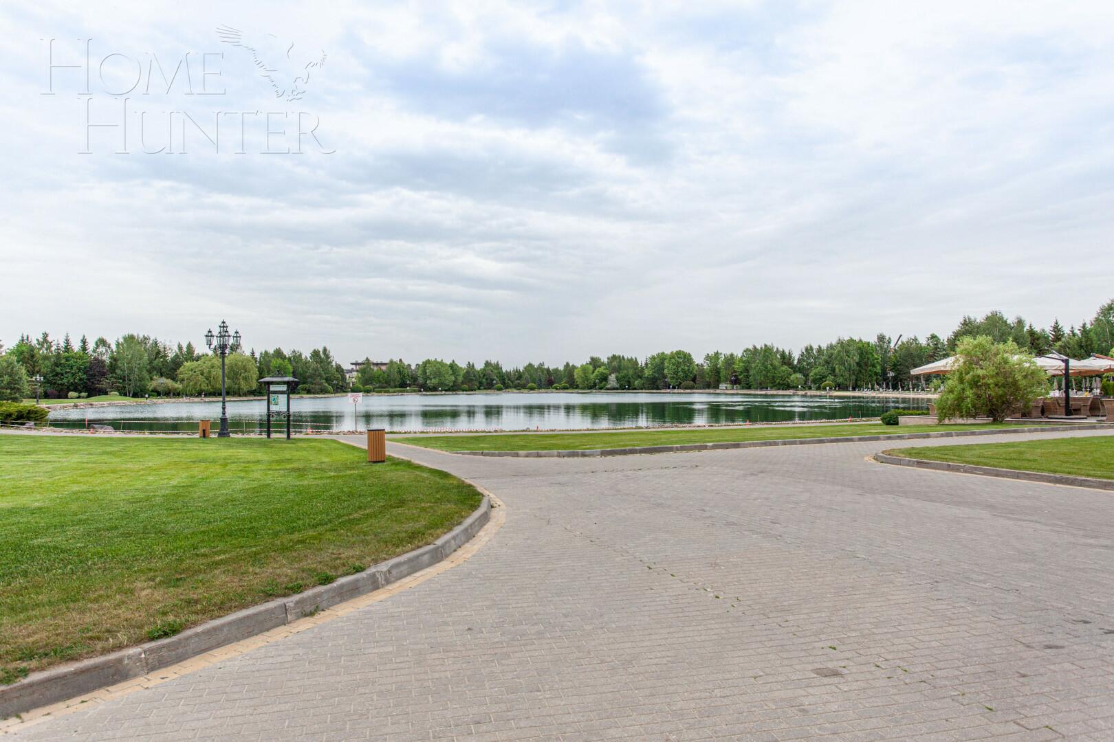 3-этажный коттедж 1 220 м² без отделки