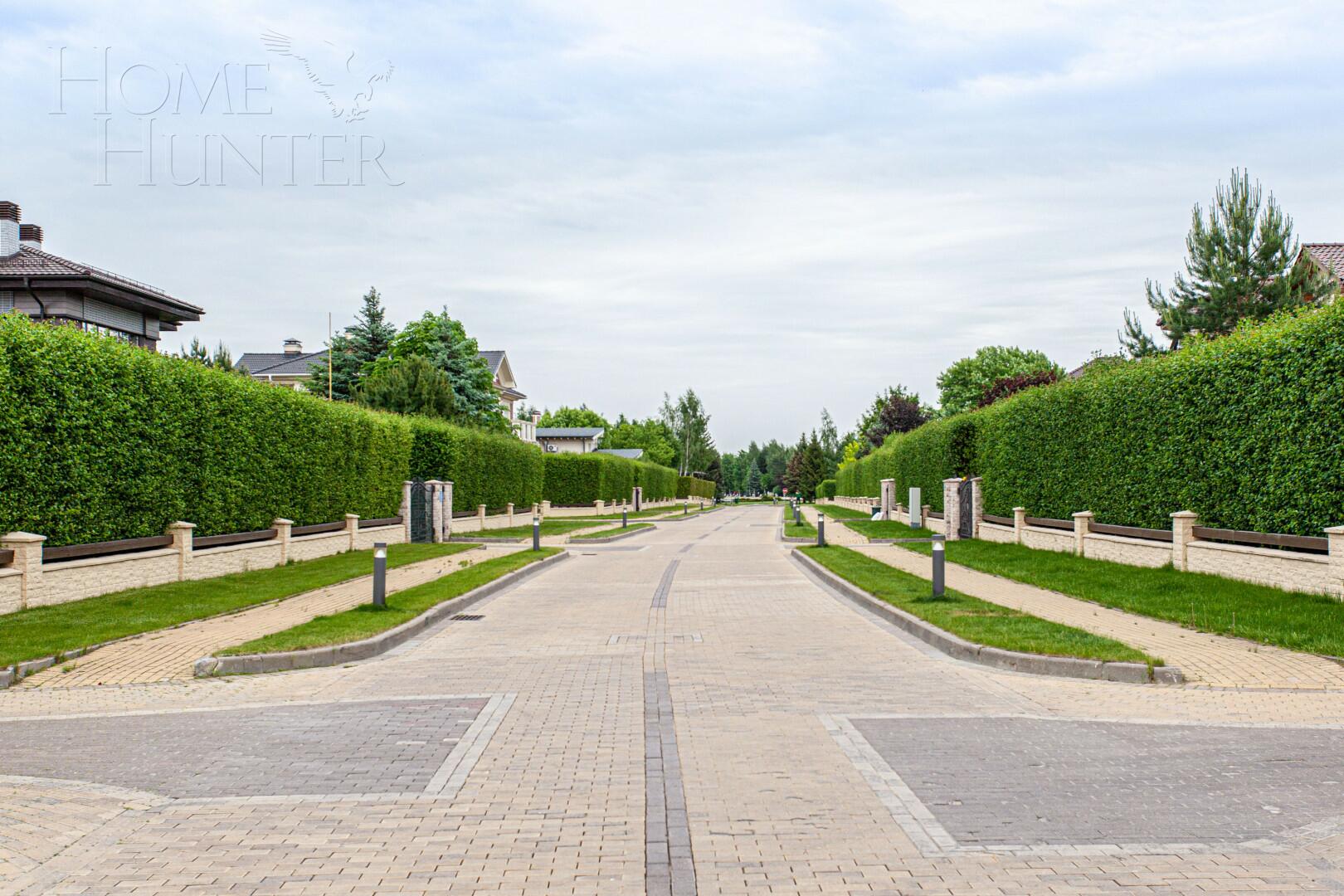 3-этажный коттедж 1 220 м² без отделки