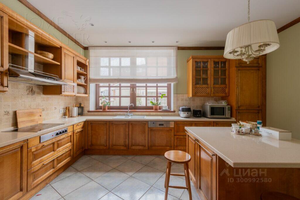 3-этажный коттедж 637 м² с отделкой