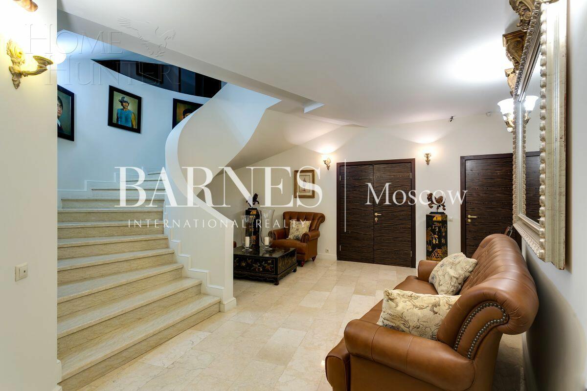 2-этажный коттедж 1 400 м² с отделкой