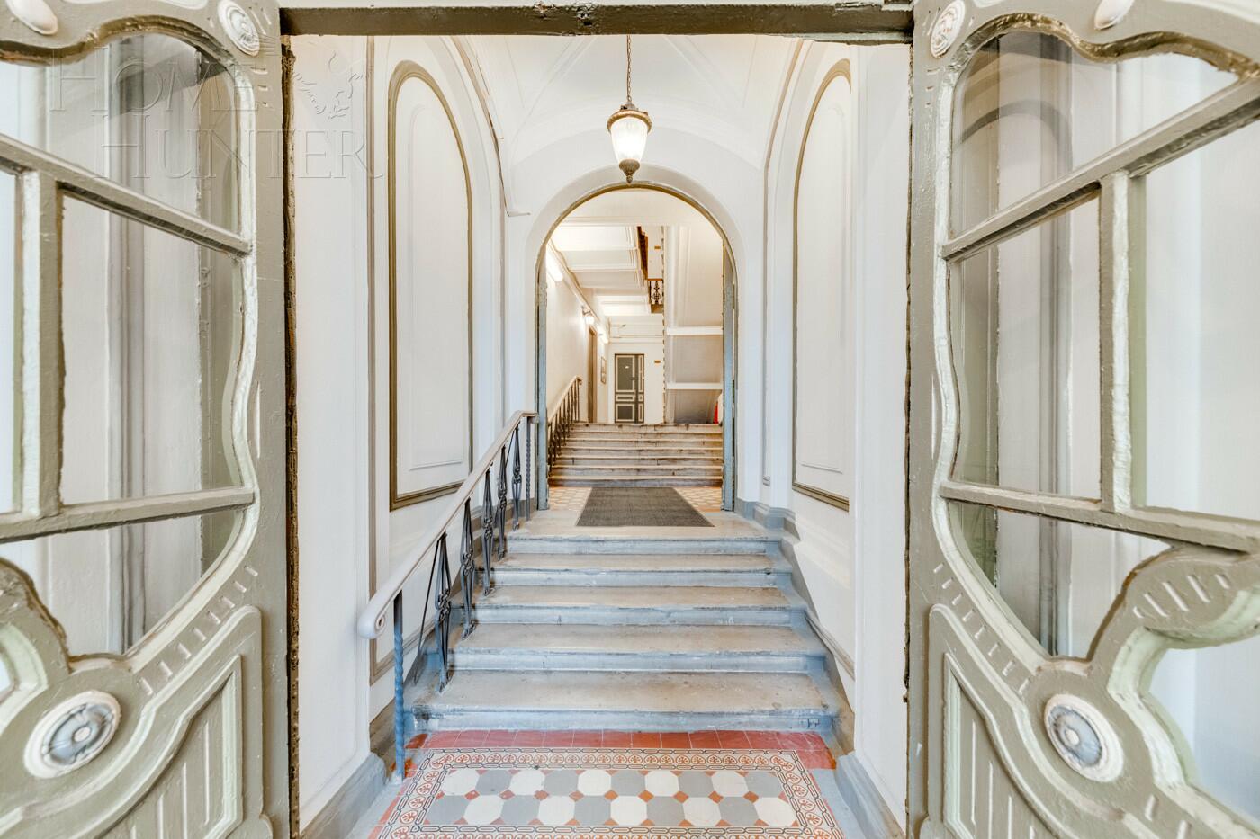 6-КОМН. КВАРТИРА С ОТДЕЛКОЙ 227 М² НА 2 ЭТАЖЕ