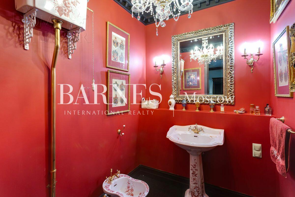 2-этажный коттедж 1 400 м² с отделкой