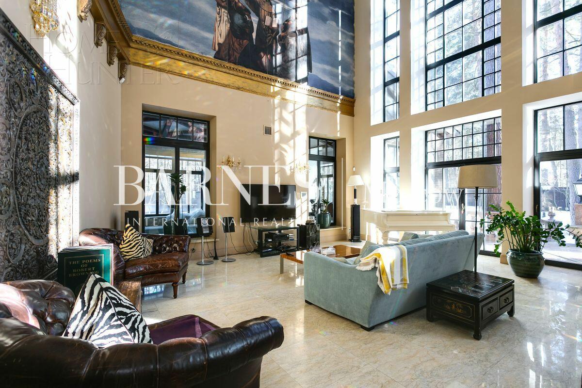 2-этажный коттедж 1 400 м² с отделкой