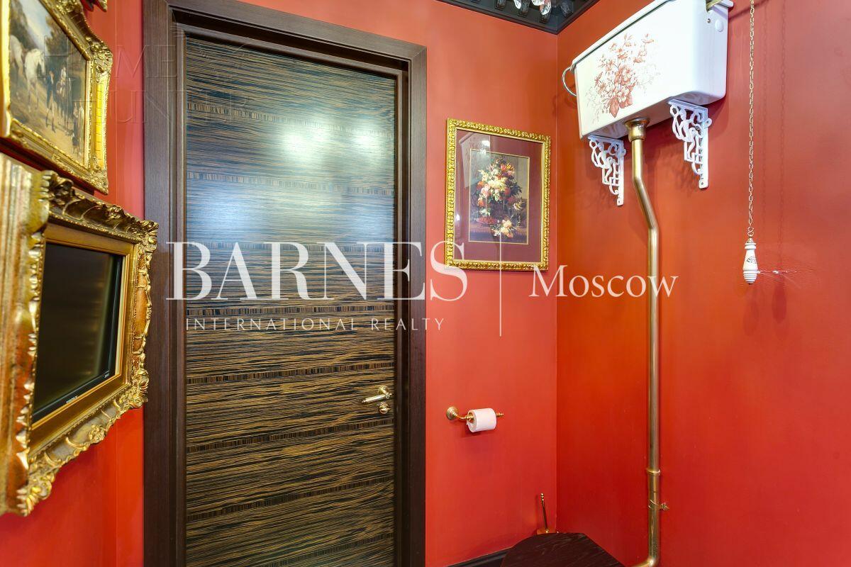 2-этажный коттедж 1 400 м² с отделкой