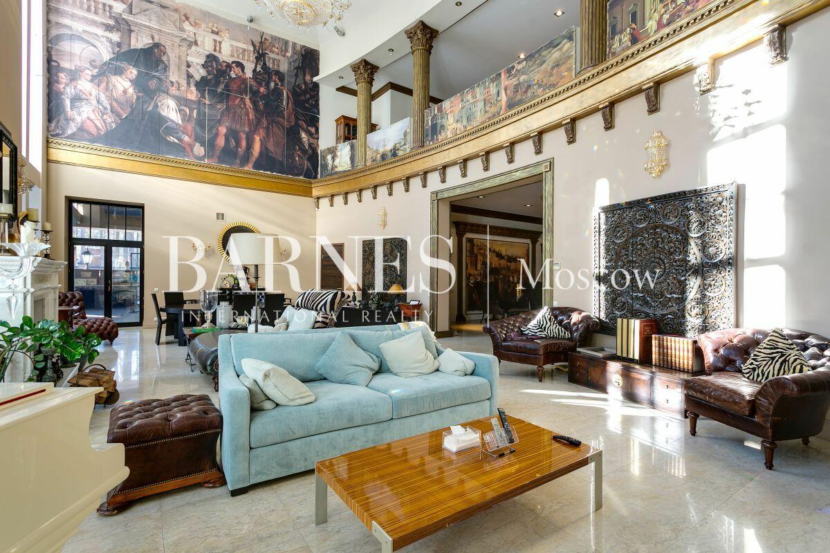 2-этажный коттедж 1 400 м² с отделкой