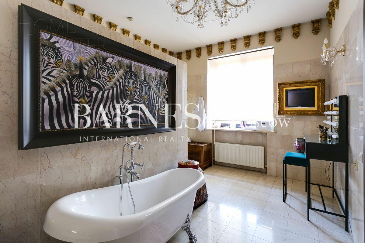 2-этажный коттедж 1 400 м² с отделкой