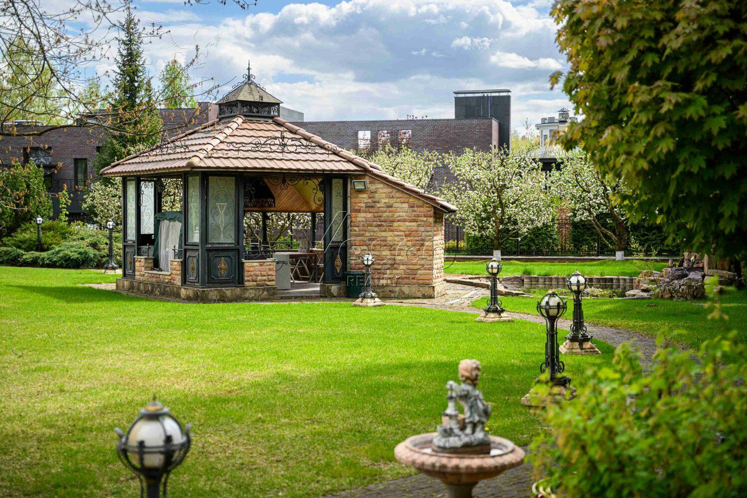 3-этажный коттедж 1 778 м² с отделкой