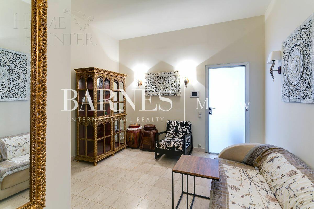 2-этажный коттедж 1 400 м² с отделкой