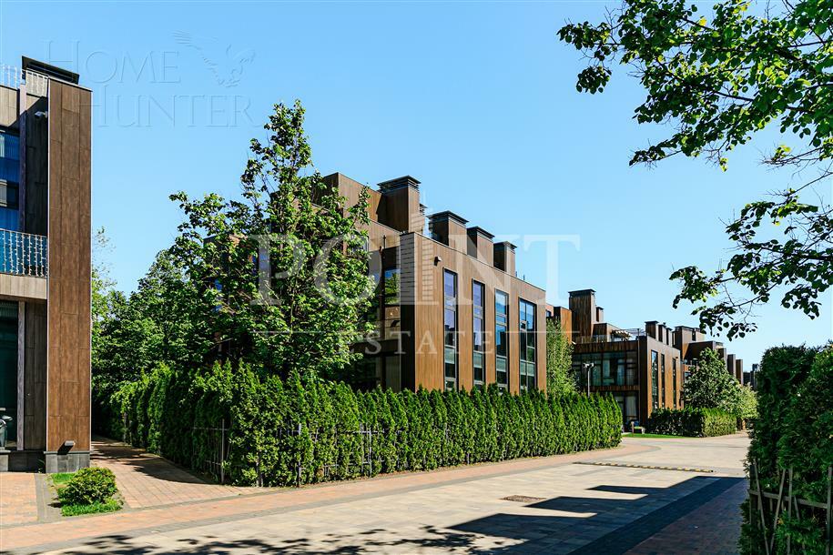 3-этажный таунхаус 240 м² без отделки