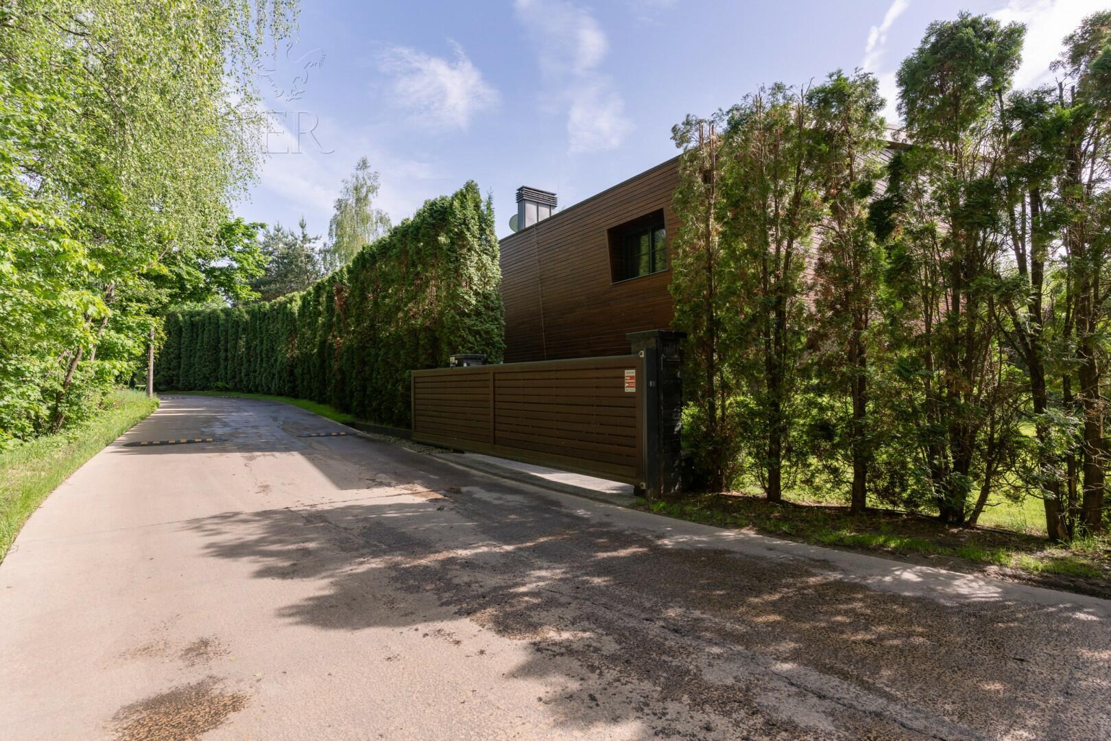 3-этажный коттедж 355 м² с отделкой