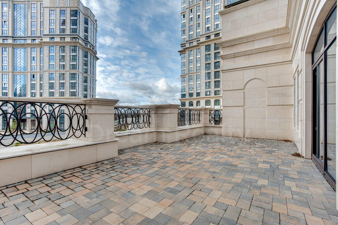 4-УРОВНЕВЫЙ ТАУНХАУС БЕЗ ОТДЕЛКИ 385 М² НА 1 ЭТАЖЕ