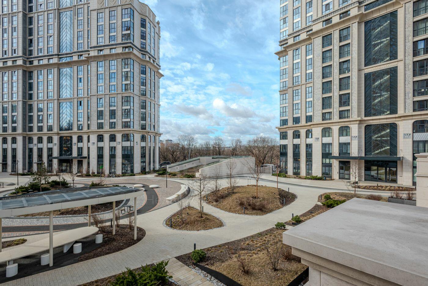 4-УРОВНЕВЫЙ ТАУНХАУС БЕЗ ОТДЕЛКИ 385 М² НА 1 ЭТАЖЕ