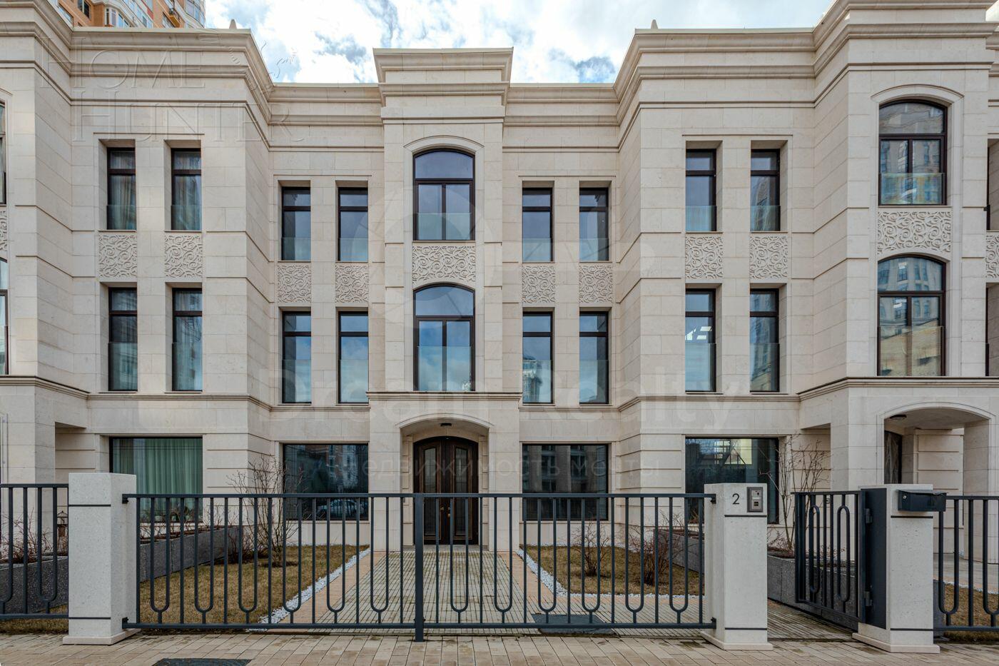 4-УРОВНЕВЫЙ ТАУНХАУС БЕЗ ОТДЕЛКИ 385 М² НА 1 ЭТАЖЕ