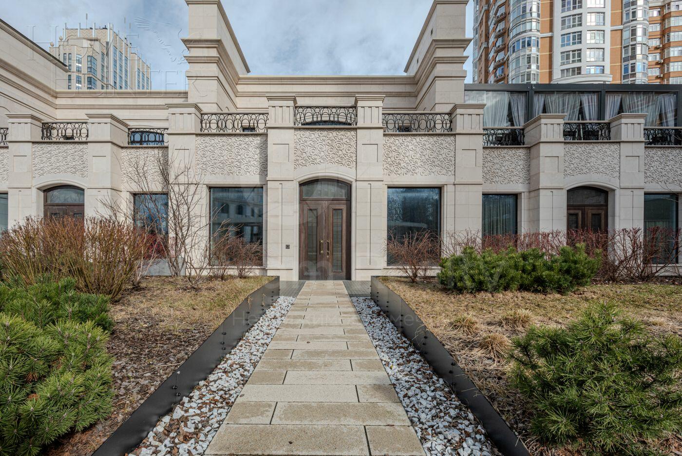 4-УРОВНЕВЫЙ ТАУНХАУС БЕЗ ОТДЕЛКИ 385 М² НА 1 ЭТАЖЕ