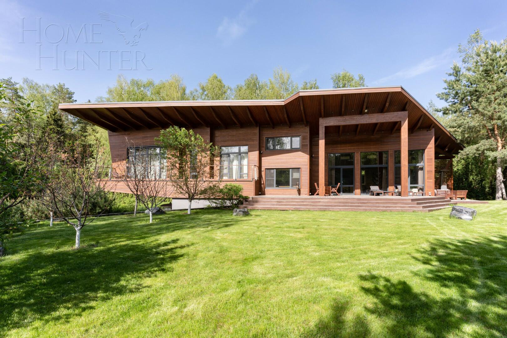 3-этажный коттедж 355 м² с отделкой