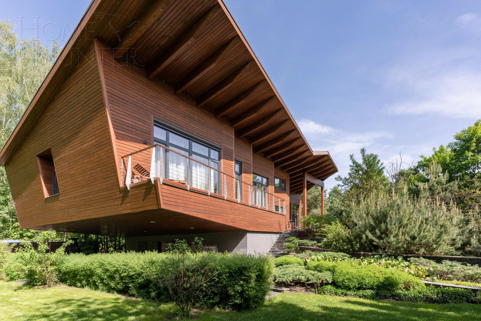 3-этажный коттедж 355 м² с отделкой