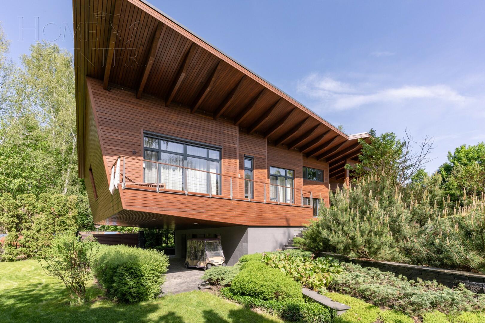 3-этажный коттедж 355 м² с отделкой