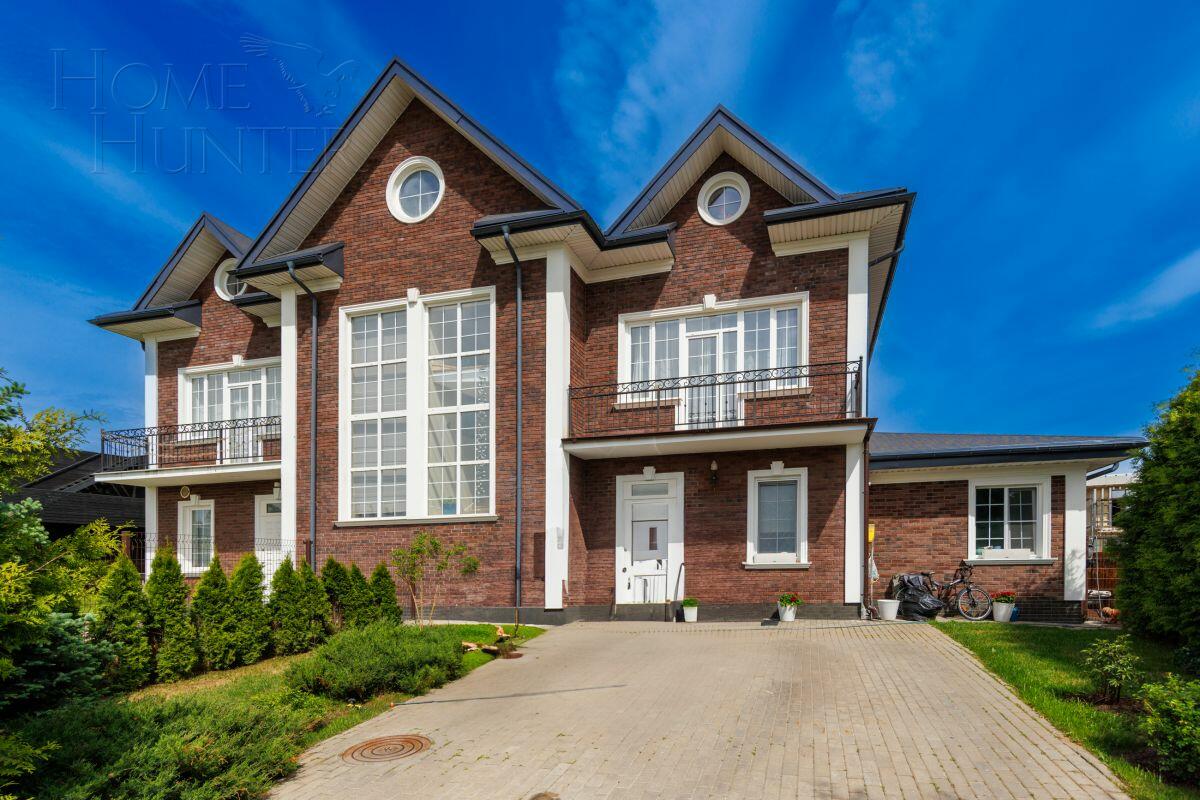 3-этажный таунхаус 250 м² с отделкой