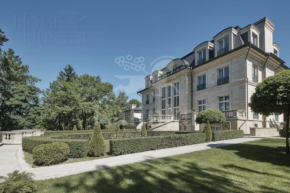 3-этажный коттедж 1 645 м² с отделкой