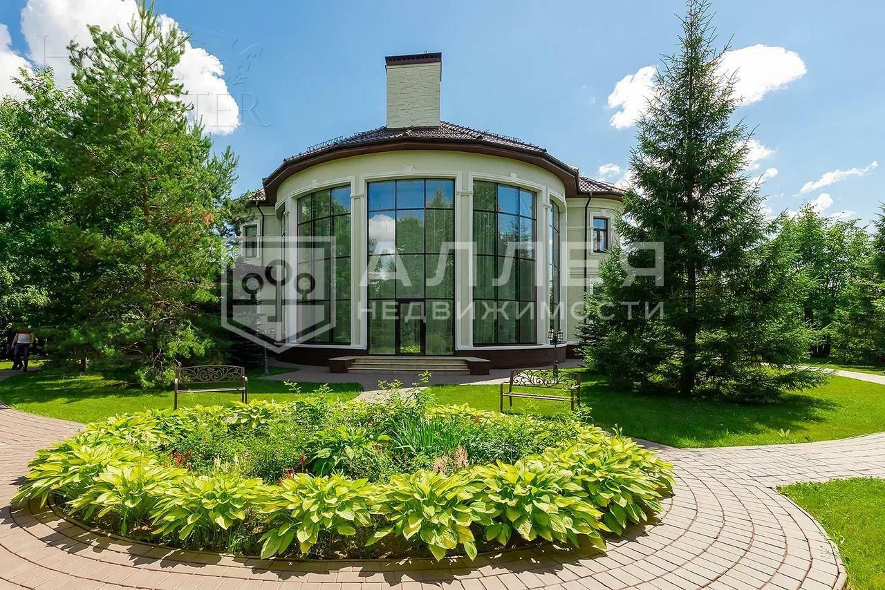 3-этажный коттедж 768 м² с отделкой