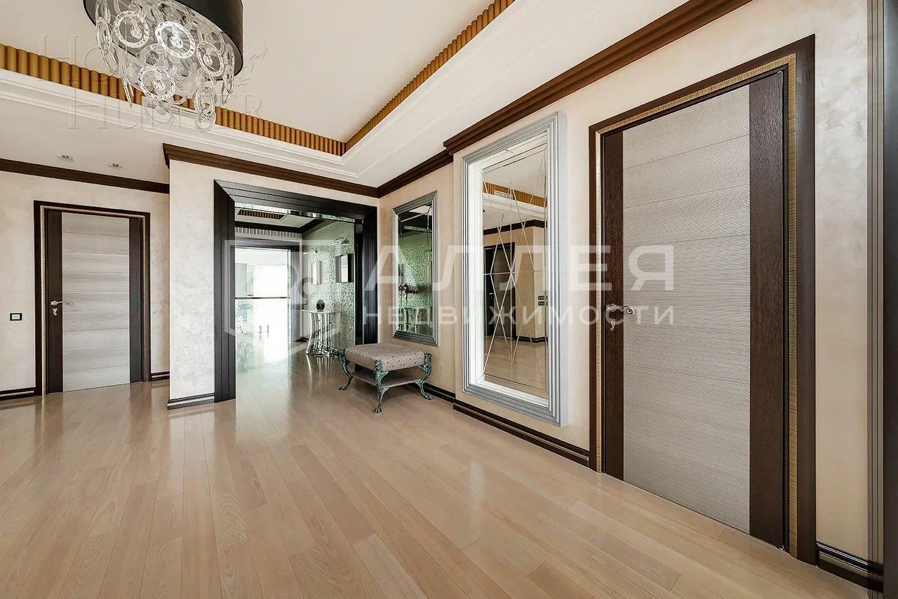 3-этажный коттедж 768 м² с отделкой