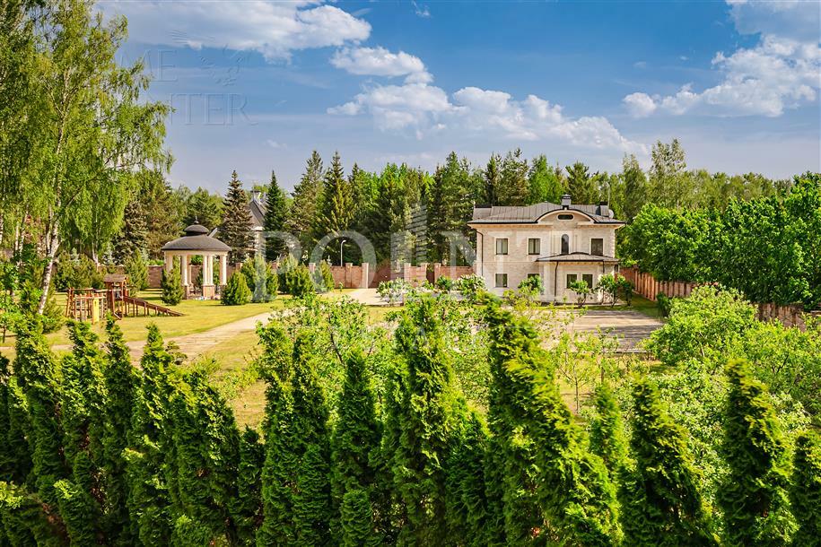 3-этажный коттедж 2 350 м² без отделки